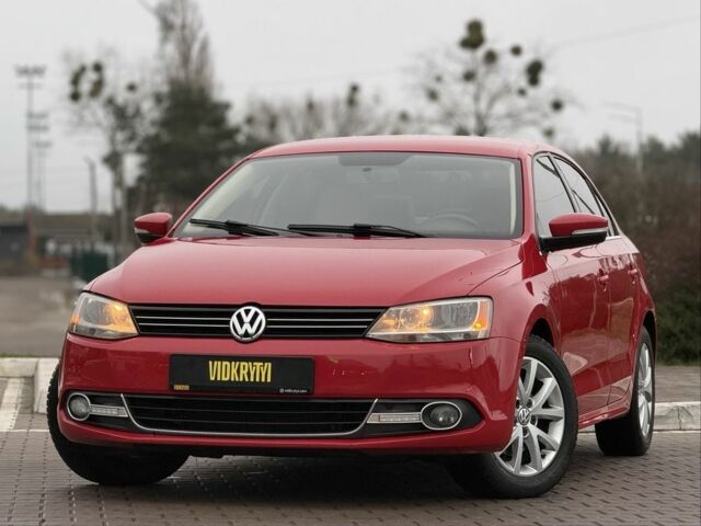 Красный Фольксваген Джетта, объемом двигателя 1.8 л и пробегом 208 тыс. км за 9850 $, фото 1 на Automoto.ua