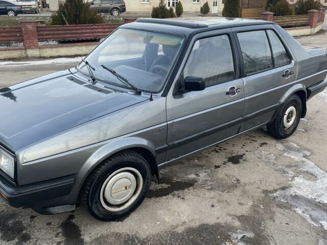 Сірий Фольксваген Джетта, об'ємом двигуна 1.6 л та пробігом 320 тис. км за 999 $, фото 1 на Automoto.ua