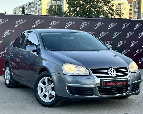 Сірий Фольксваген Джетта, об'ємом двигуна 1.6 л та пробігом 255 тис. км за 6500 $, фото 1 на Automoto.ua