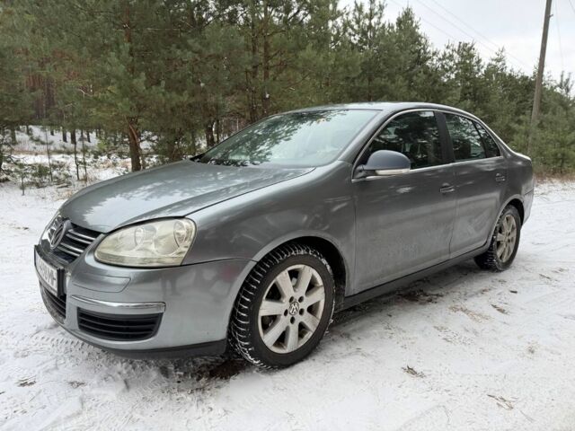 Серый Фольксваген Джетта, объемом двигателя 1.6 л и пробегом 240 тыс. км за 4950 $, фото 1 на Automoto.ua