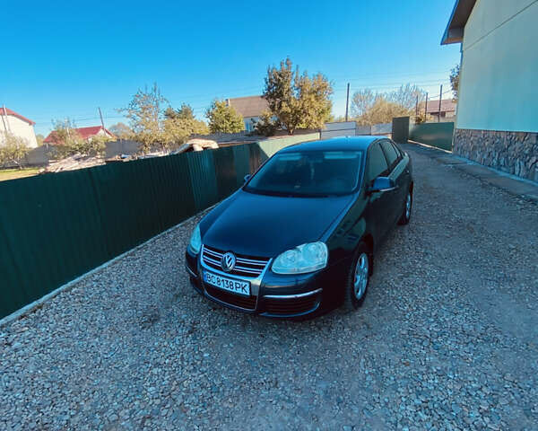 Серый Фольксваген Джетта, объемом двигателя 1.6 л и пробегом 227 тыс. км за 5500 $, фото 1 на Automoto.ua
