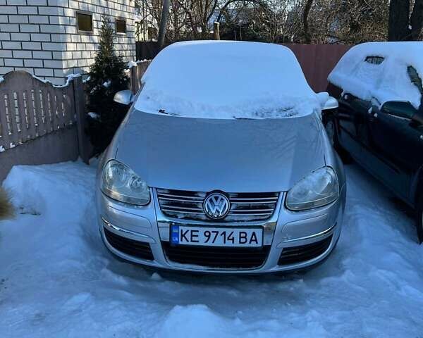 Серый Фольксваген Джетта, объемом двигателя 1.6 л и пробегом 255 тыс. км за 6000 $, фото 1 на Automoto.ua