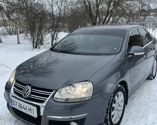 Сірий Фольксваген Джетта, об'ємом двигуна 1.6 л та пробігом 270 тис. км за 4850 $, фото 1 на Automoto.ua