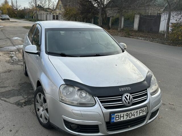 Серый Фольксваген Джетта, объемом двигателя 1.6 л и пробегом 280 тыс. км за 5200 $, фото 1 на Automoto.ua