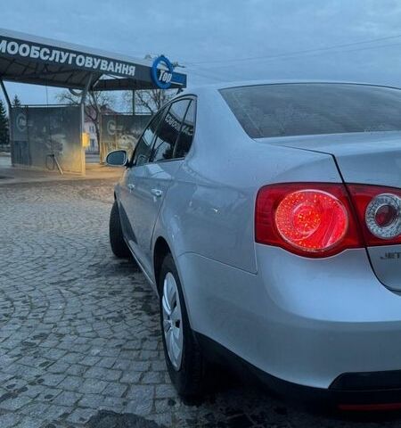 Серый Фольксваген Джетта, объемом двигателя 1.6 л и пробегом 252 тыс. км за 4500 $, фото 1 на Automoto.ua