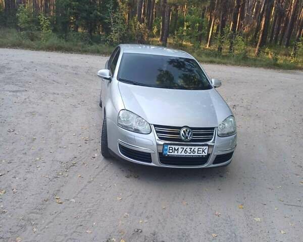 Фольксваген Джетта 2005 в Ахтырке на Automoto.ua Серый Фольксваген Джетта, объемом двигателя 1.6 л и пробегом 205 тыс. км за 6800 $, фото 1 на Automoto.ua