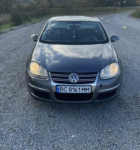 Сірий Фольксваген Джетта, об'ємом двигуна 1.6 л та пробігом 290 тис. км за 5000 $, фото 1 на Automoto.ua