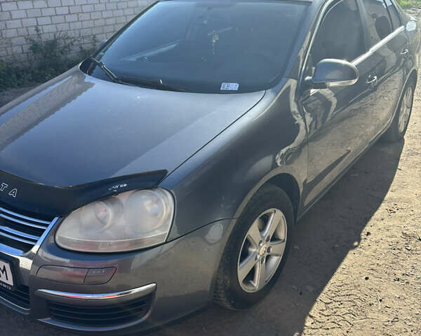 Сірий Фольксваген Джетта, об'ємом двигуна 1.6 л та пробігом 233 тис. км за 5600 $, фото 1 на Automoto.ua