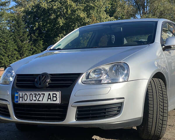 Сірий Фольксваген Джетта, об'ємом двигуна 1.6 л та пробігом 245 тис. км за 4200 $, фото 1 на Automoto.ua