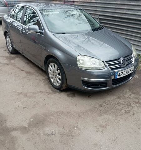 Серый Фольксваген Джетта, объемом двигателя 1.6 л и пробегом 199 тыс. км за 6400 $, фото 1 на Automoto.ua