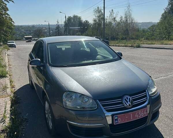 Серый Фольксваген Джетта, объемом двигателя 1.6 л и пробегом 195 тыс. км за 6999 $, фото 1 на Automoto.ua