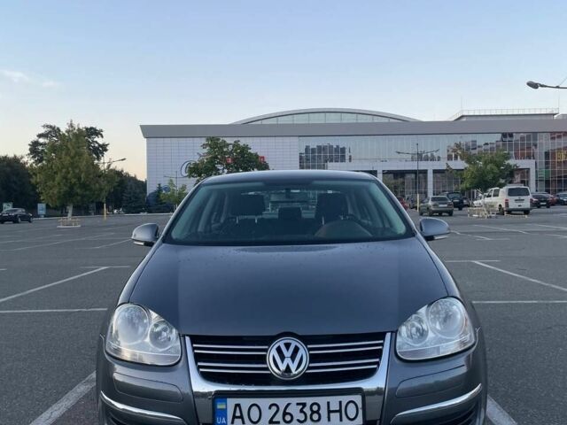 Серый Фольксваген Джетта, объемом двигателя 1.6 л и пробегом 150 тыс. км за 5500 $, фото 1 на Automoto.ua