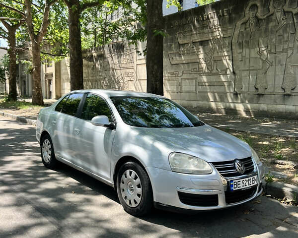 Серый Фольксваген Джетта, объемом двигателя 1.6 л и пробегом 188 тыс. км за 5990 $, фото 1 на Automoto.ua