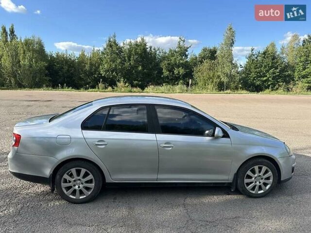 Серый Фольксваген Джетта, объемом двигателя 1.6 л и пробегом 230 тыс. км за 5650 $, фото 1 на Automoto.ua