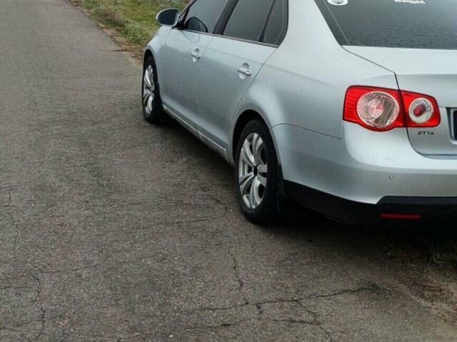 Сірий Фольксваген Джетта, об'ємом двигуна 1.6 л та пробігом 299 тис. км за 5900 $, фото 1 на Automoto.ua