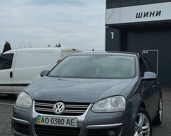 Серый Фольксваген Джетта, объемом двигателя 1.6 л и пробегом 260 тыс. км за 5800 $, фото 1 на Automoto.ua