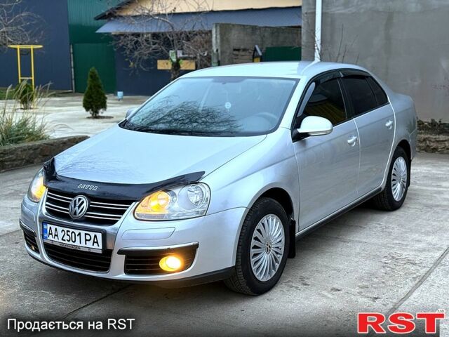 Серый Фольксваген Джетта, объемом двигателя 1.6 л и пробегом 250 тыс. км за 5750 $, фото 1 на Automoto.ua