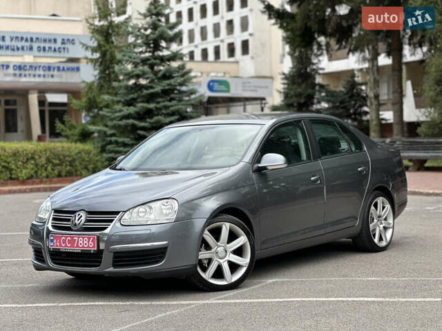 Сірий Фольксваген Джетта, об'ємом двигуна 1.6 л та пробігом 226 тис. км за 6599 $, фото 1 на Automoto.ua