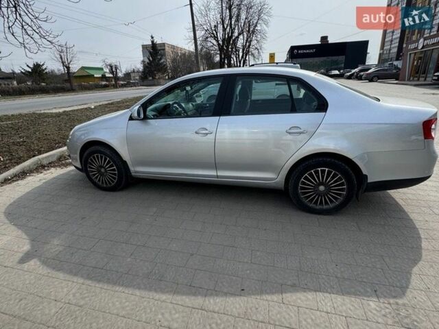 Серый Фольксваген Джетта, объемом двигателя 1.6 л и пробегом 227 тыс. км за 5990 $, фото 1 на Automoto.ua