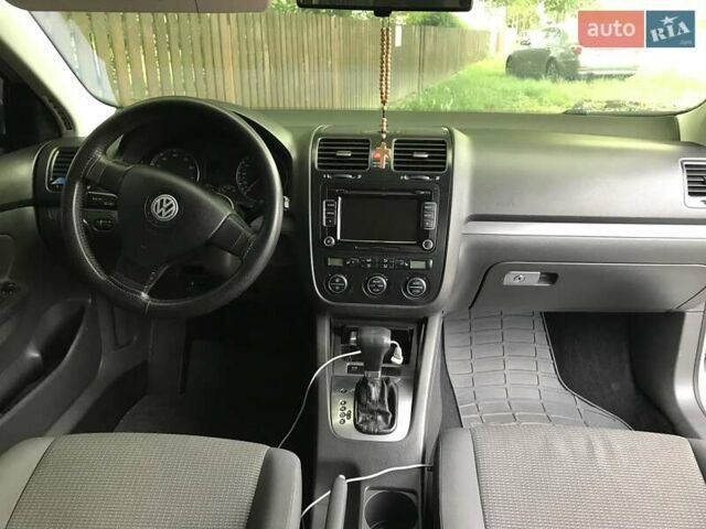 Серый Фольксваген Джетта, объемом двигателя 1.6 л и пробегом 220 тыс. км за 5900 $, фото 1 на Automoto.ua