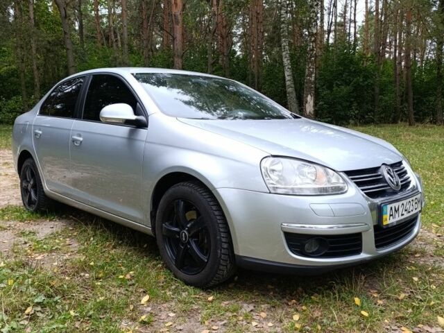 Серый Фольксваген Джетта, объемом двигателя 1.6 л и пробегом 288 тыс. км за 4700 $, фото 1 на Automoto.ua