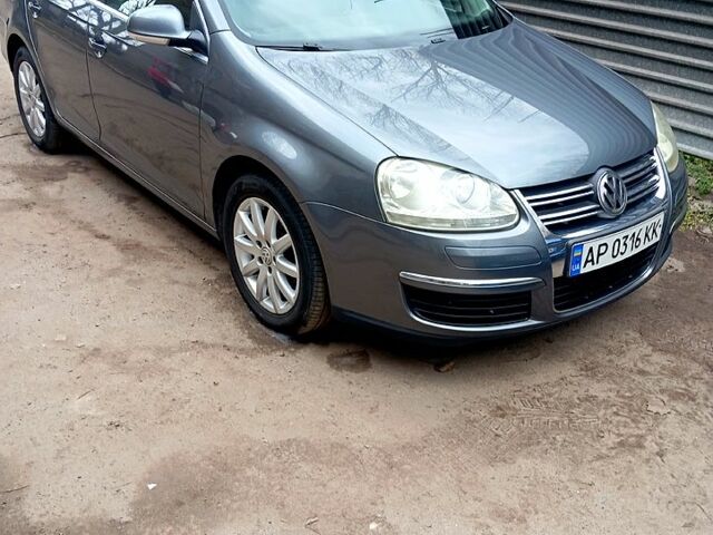 Сірий Фольксваген Джетта, об'ємом двигуна 1.6 л та пробігом 198 тис. км за 6500 $, фото 1 на Automoto.ua