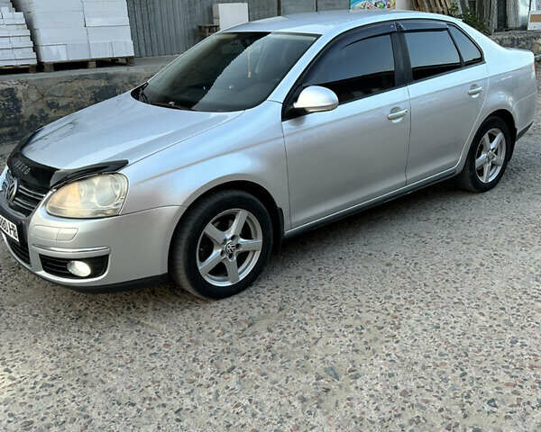 Серый Фольксваген Джетта, объемом двигателя 1.6 л и пробегом 320 тыс. км за 6000 $, фото 1 на Automoto.ua