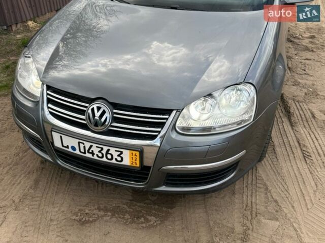 Серый Фольксваген Джетта, объемом двигателя 1.9 л и пробегом 300 тыс. км за 3000 $, фото 1 на Automoto.ua