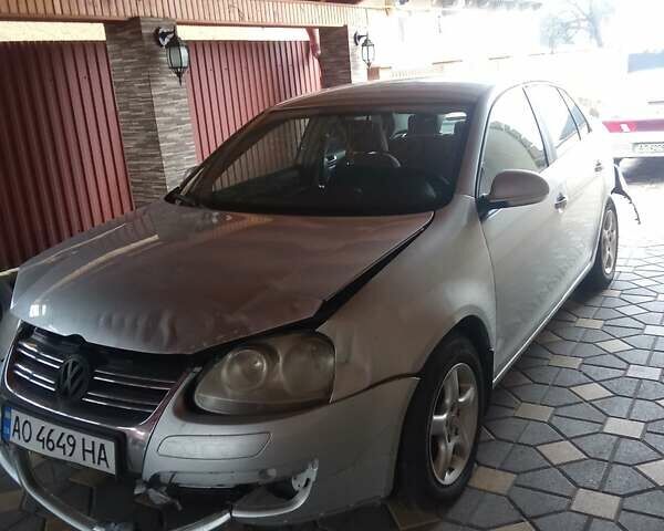 Серый Фольксваген Джетта, объемом двигателя 1.6 л и пробегом 246 тыс. км за 1700 $, фото 1 на Automoto.ua