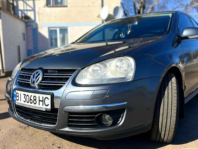 Сірий Фольксваген Джетта, об'ємом двигуна 1.6 л та пробігом 281 тис. км за 5000 $, фото 1 на Automoto.ua