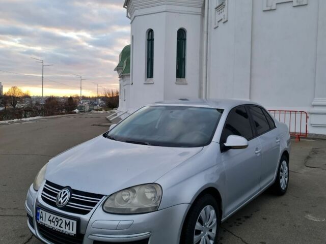 Сірий Фольксваген Джетта, об'ємом двигуна 1.6 л та пробігом 245 тис. км за 4299 $, фото 1 на Automoto.ua