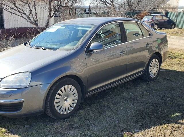 Серый Фольксваген Джетта, объемом двигателя 1.4 л и пробегом 170 тыс. км за 6667 $, фото 1 на Automoto.ua