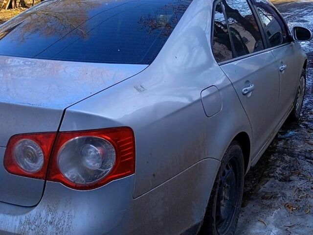 Серый Фольксваген Джетта, объемом двигателя 1.6 л и пробегом 340 тыс. км за 4200 $, фото 1 на Automoto.ua