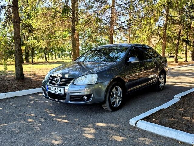 Серый Фольксваген Джетта, объемом двигателя 1.6 л и пробегом 286 тыс. км за 5700 $, фото 1 на Automoto.ua