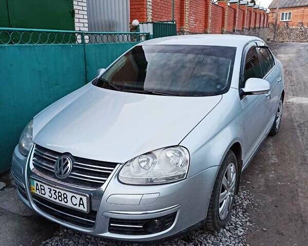 Серый Фольксваген Джетта, объемом двигателя 1.6 л и пробегом 220 тыс. км за 6500 $, фото 1 на Automoto.ua