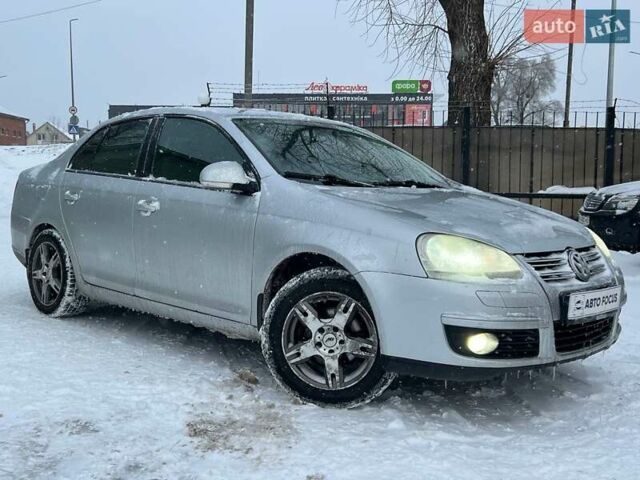Серый Фольксваген Джетта, объемом двигателя 1.6 л и пробегом 288 тыс. км за 5490 $, фото 1 на Automoto.ua