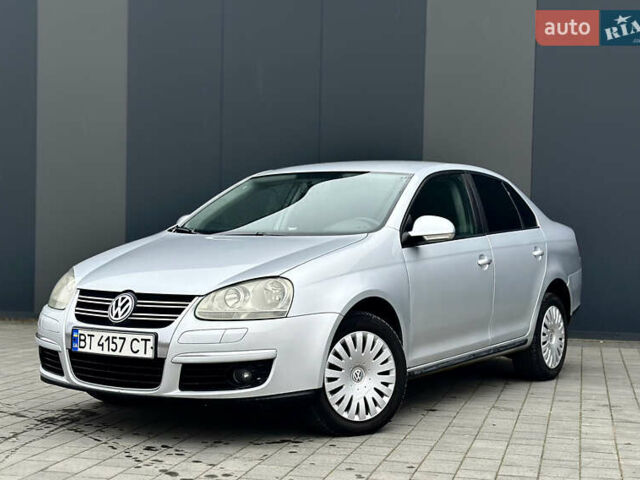 Серый Фольксваген Джетта, объемом двигателя 1.6 л и пробегом 312 тыс. км за 4999 $, фото 1 на Automoto.ua