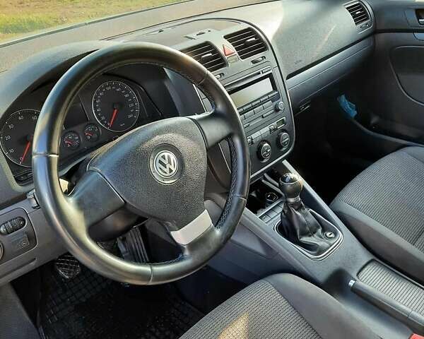 Серый Фольксваген Джетта, объемом двигателя 1.6 л и пробегом 193 тыс. км за 5350 $, фото 1 на Automoto.ua