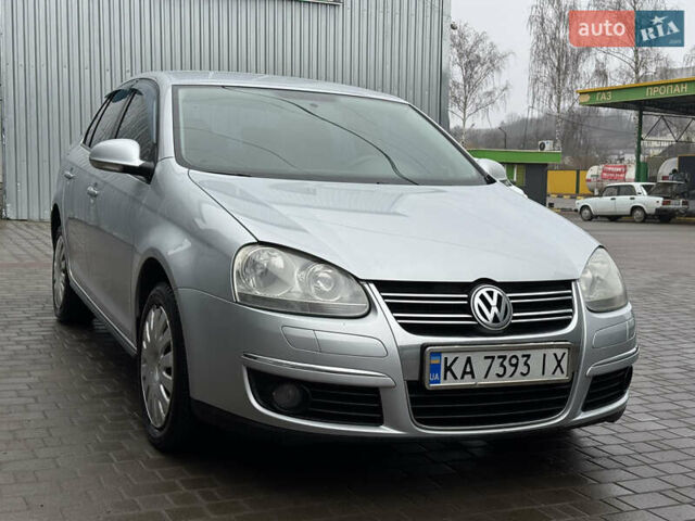 Серый Фольксваген Джетта, объемом двигателя 1.6 л и пробегом 171 тыс. км за 5800 $, фото 1 на Automoto.ua
