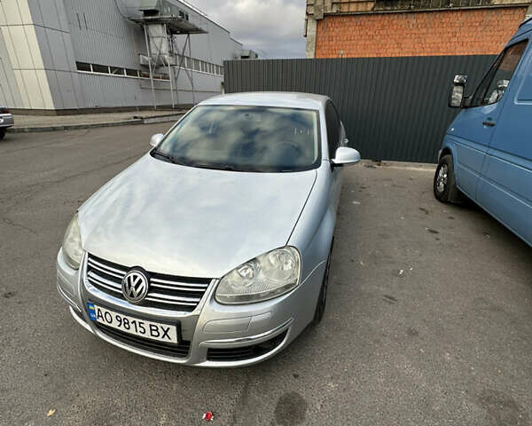 Серый Фольксваген Джетта, объемом двигателя 1.6 л и пробегом 170 тыс. км за 5800 $, фото 1 на Automoto.ua