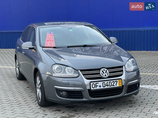 Серый Фольксваген Джетта, объемом двигателя 1.4 л и пробегом 253 тыс. км за 6500 $, фото 1 на Automoto.ua