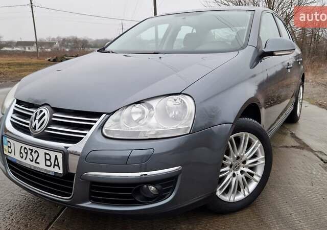 Серый Фольксваген Джетта, объемом двигателя 1.6 л и пробегом 85 тыс. км за 7750 $, фото 1 на Automoto.ua