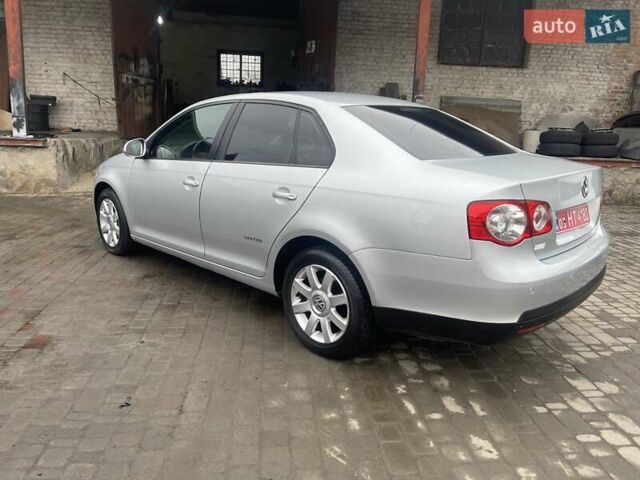 Серый Фольксваген Джетта, объемом двигателя 1.4 л и пробегом 234 тыс. км за 6100 $, фото 1 на Automoto.ua