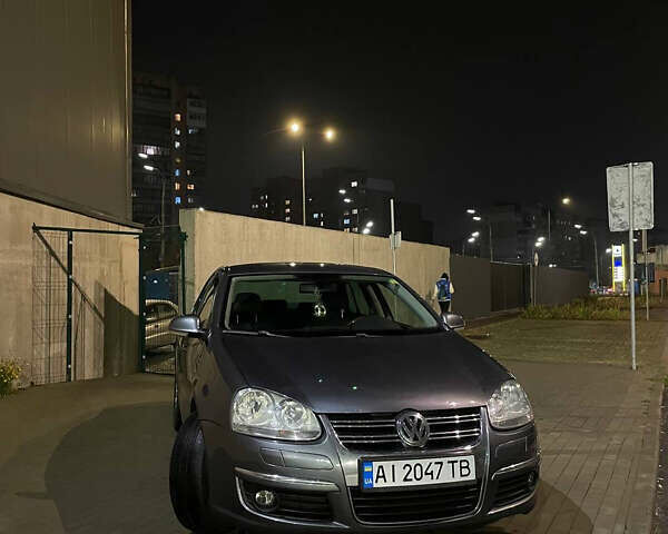 Серый Фольксваген Джетта, объемом двигателя 1.6 л и пробегом 231 тыс. км за 5400 $, фото 1 на Automoto.ua