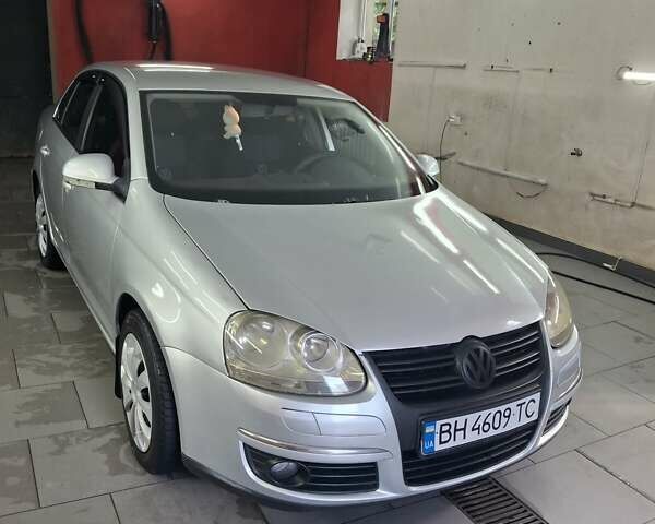 Сірий Фольксваген Джетта, об'ємом двигуна 1.6 л та пробігом 422 тис. км за 5750 $, фото 1 на Automoto.ua