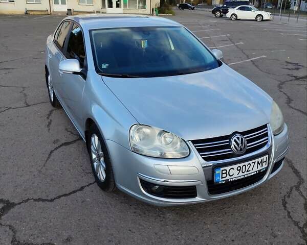 Серый Фольксваген Джетта, объемом двигателя 1.39 л и пробегом 137 тыс. км за 7300 $, фото 1 на Automoto.ua