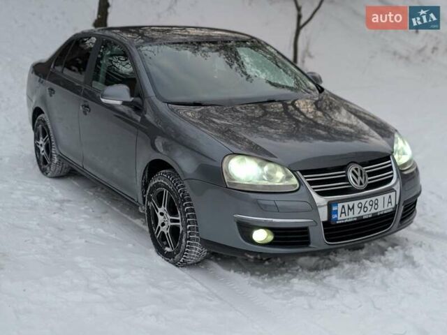 Серый Фольксваген Джетта, объемом двигателя 1.9 л и пробегом 365 тыс. км за 5999 $, фото 1 на Automoto.ua