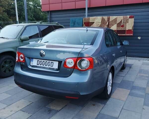 Серый Фольксваген Джетта, объемом двигателя 1.4 л и пробегом 250 тыс. км за 6800 $, фото 1 на Automoto.ua