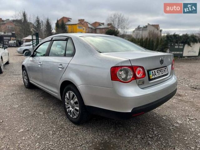 Сірий Фольксваген Джетта, об'ємом двигуна 1.6 л та пробігом 193 тис. км за 5250 $, фото 1 на Automoto.ua