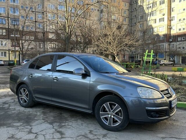 Сірий Фольксваген Джетта, об'ємом двигуна 1.6 л та пробігом 189 тис. км за 7200 $, фото 1 на Automoto.ua